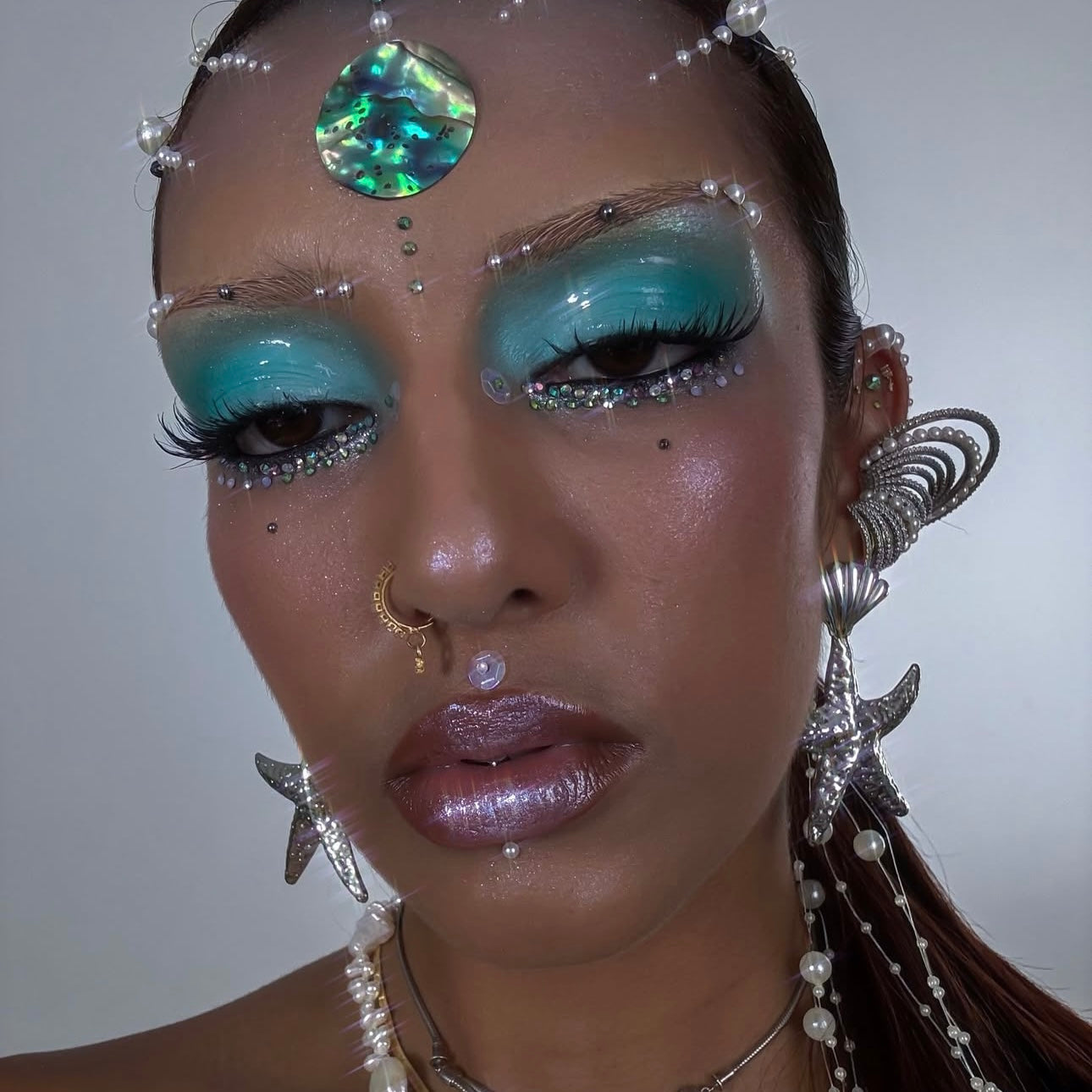 8 Diamond Dangling Nose Ring With Diamond End